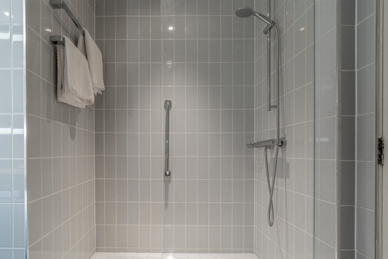 Bathroom 5, Grand Hotel Blackpool, Blackpool