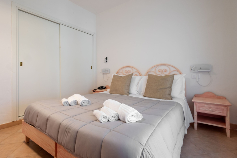 Room 2, Hotiday Baja Sardinia Seaside, Olbia-Tempio