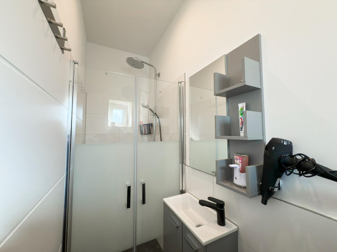 Others 5, CityStayNMS - Direkt am Bahnhof und Einkaufszentrum, Neumünster