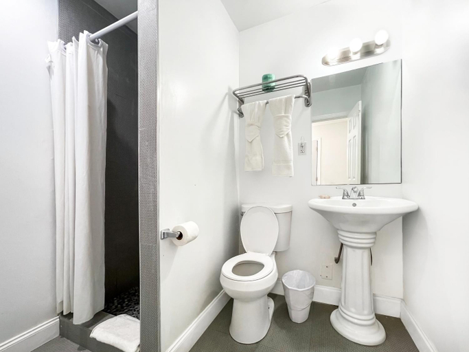 Bathroom 4, Hollywood Beach Flamingo, Broward