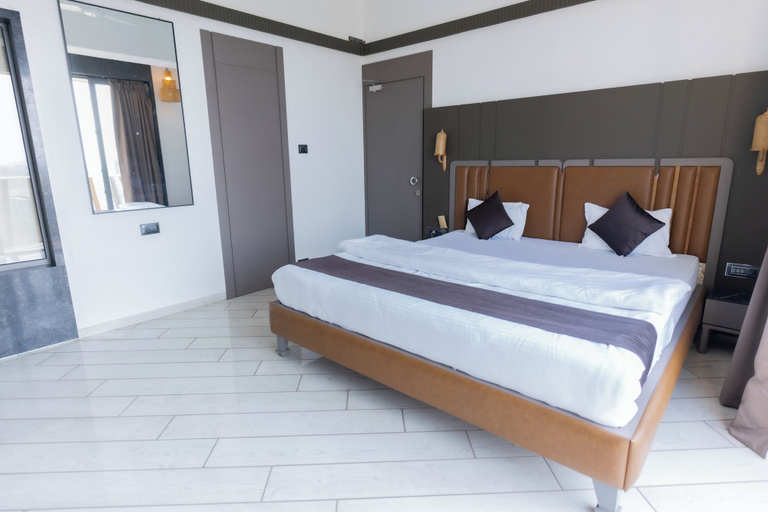 Room 5, H Two O Villas, Nashik