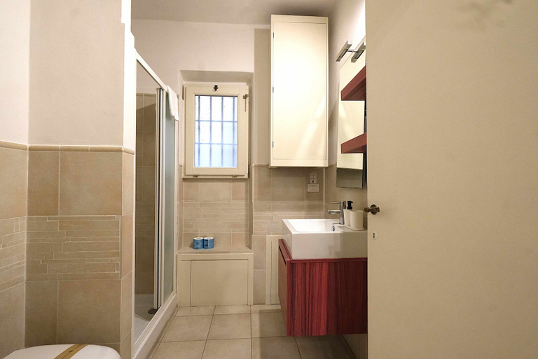 Bathroom 2, Wine Apartments Florence Malvasia, Florence