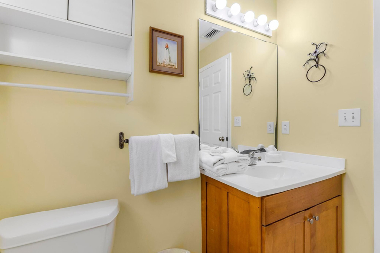 Bathroom 4, Sandy Feet Retreat, Baldwin