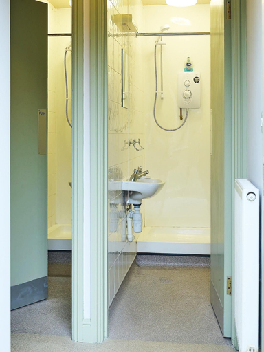 Bathroom, Drewe Arms Bunk Rooms, Devon