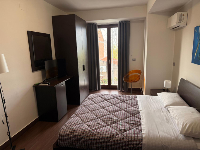 Bedroom 1, Nacional B&B, Messina