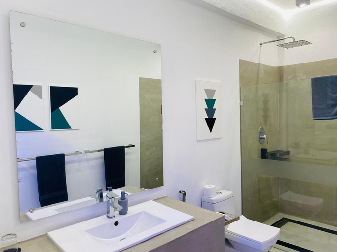 Bathroom 4, Josan Villa, Habaraduwa