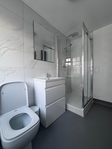 Bathroom 2, Westminster Guest House, Oxfordshire