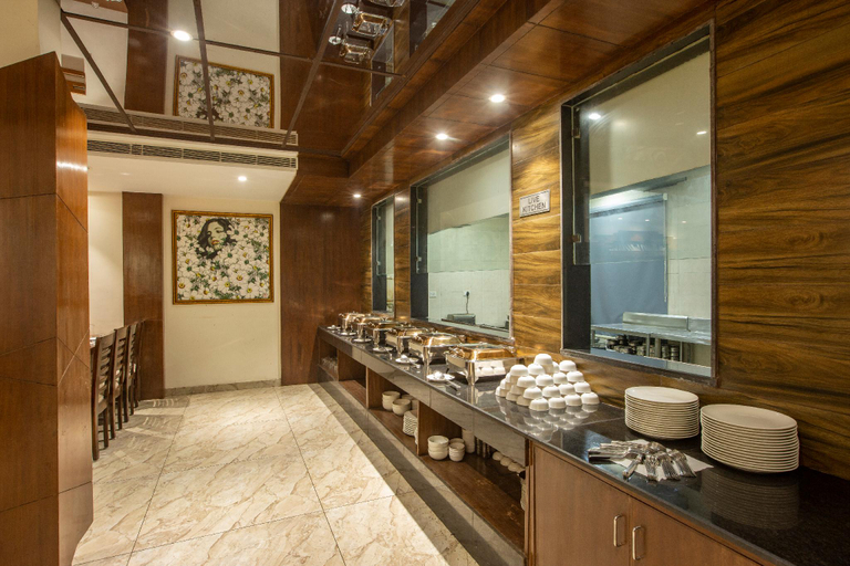 Bathroom 4, Hotel Glinzer Palace By Aura, Gautam Buddha Nagar