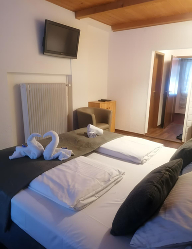 Bedroom 2, Hotel Schachten, Regen