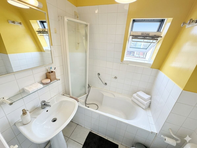 Bathroom, celine 19, Paris