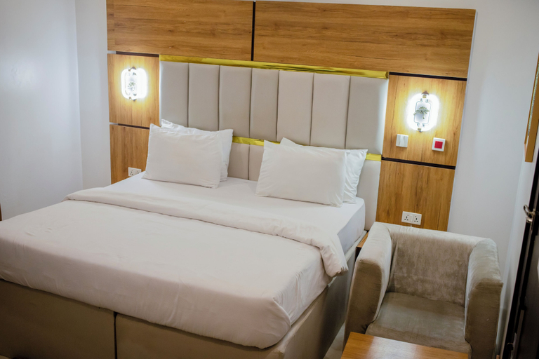 Room 3, Royal De Elite Hotel, Obio/Akp