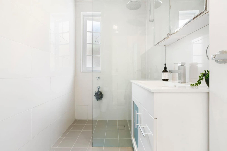 Room 2, Bondi Breeze Apartment, Sydney