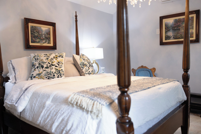 Room 2, Windsong Retreat 2, Sullivan