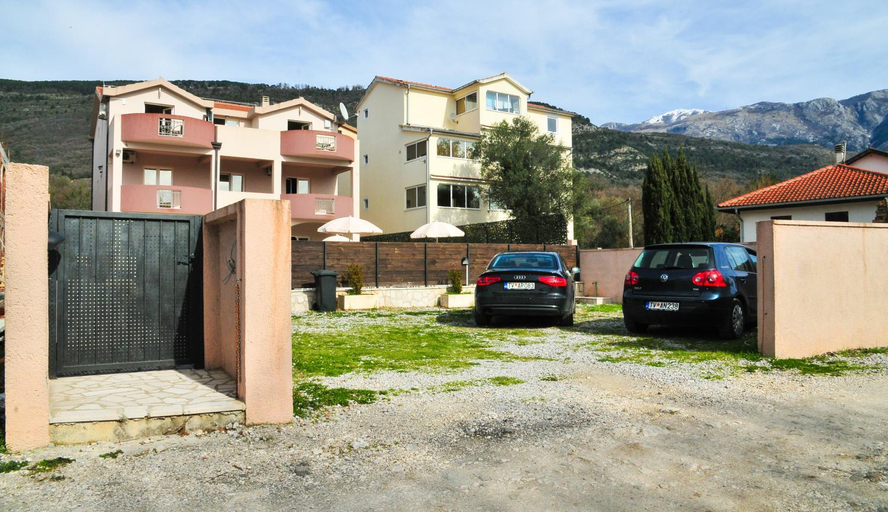 Others 4, Apartmani Bulajic