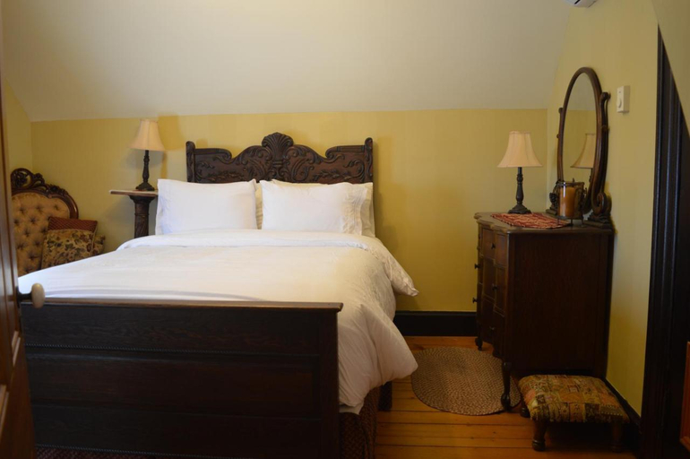 Bedroom 2, Magnetic Hill Winery, Westmorland