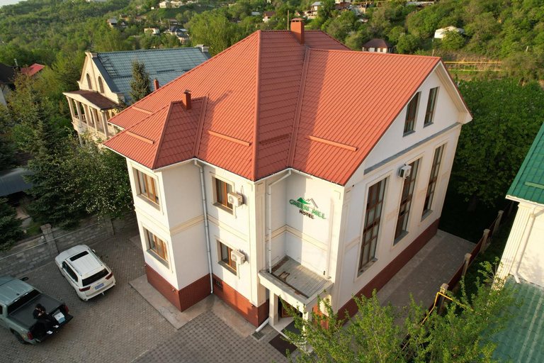 Exterior & Views