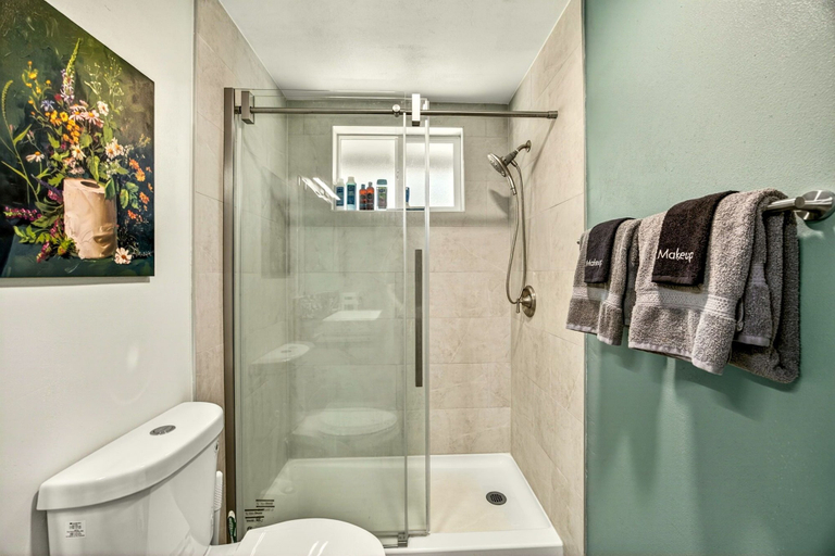 Bathroom 4, Basecamp GP Private Unit in Quiet Duplex, Josephine