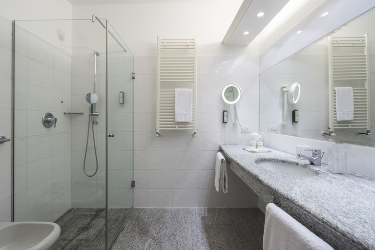 Bathroom 5, Parco San Marco Lifestyle Beach Resort, Como