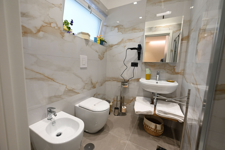 Bathroom 4, B&B Zerottonove, Salerno