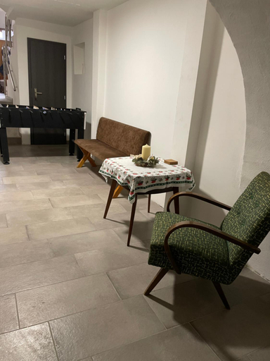 Facilities 4, Zu Hause, Kežmarok