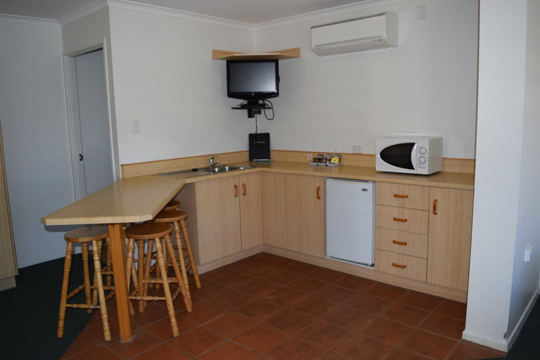 Others 5, Warwick Vines Motel, Warwick - Central