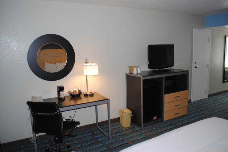 Bedroom 2, Studio 6  Amarillo, TX – West Medical Center, Potter