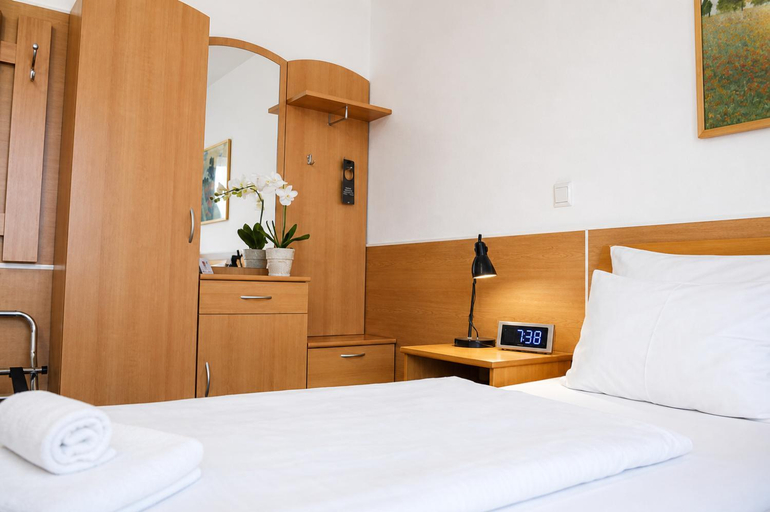 Bedroom 4, Hotel Donaustadt Kagran, Wien