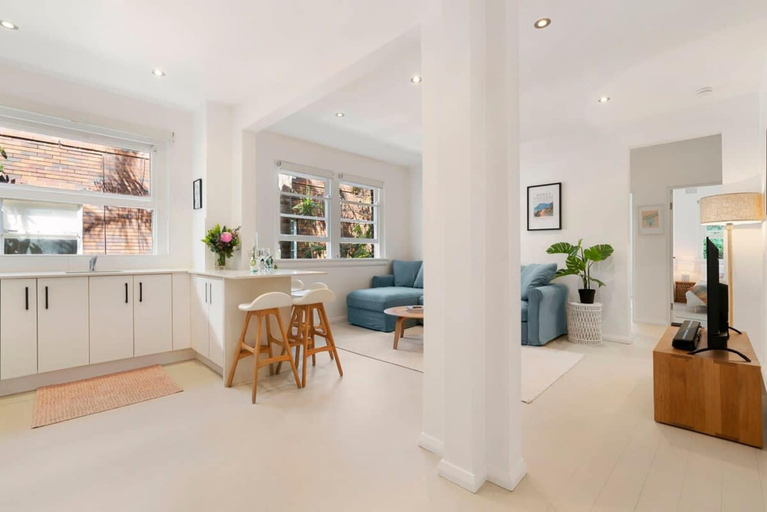 Room 1, Bondi Breeze Apartment, Sydney