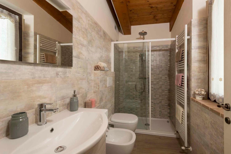 Bathroom 5, B&B Olmo, Rimini