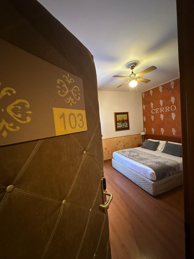 Bedroom 5, VILLA RIVIERA, Udine