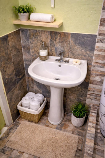 Bathroom 3, Glenhope Cottages in the City