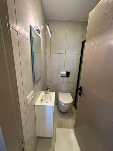 Bathroom 3, vem hause, Fatih