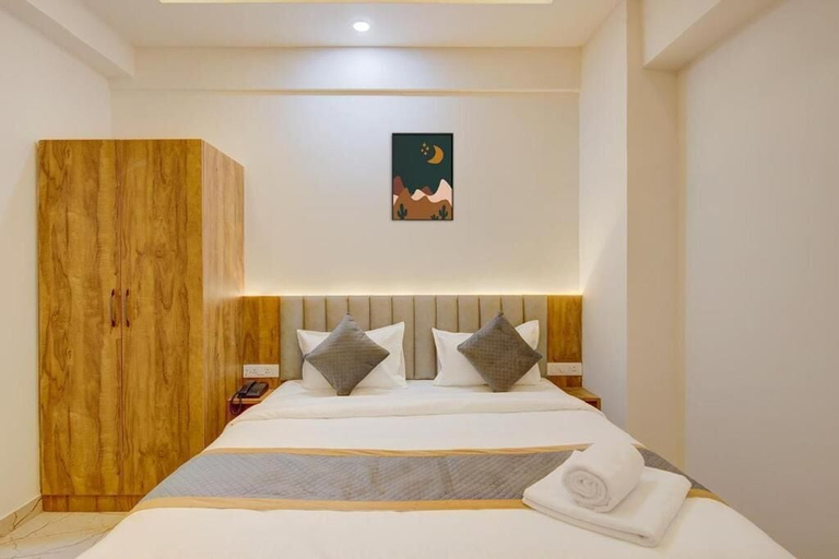 Room 2, Hotel Tree Suites Next Airport In, Bangalore