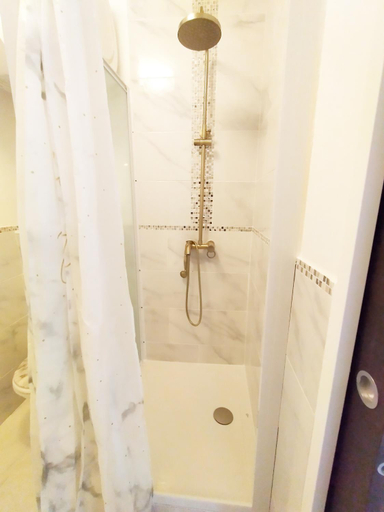Bathroom, Cottage La Fontaine O Roses Spa-Disneyland Paris, Seine-et-Marne