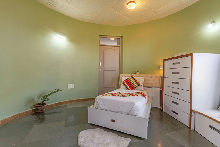 Room 3, Brahamasthanam By Alaya Stays 4BHK, Bangalore