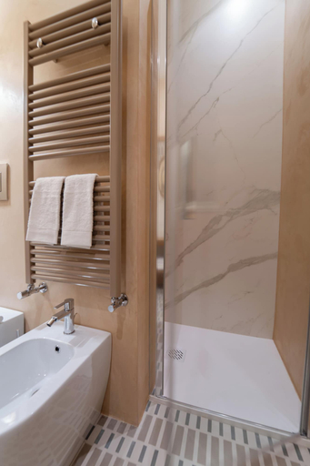 Bathroom 5, Palazzo Gulino, Agrigento