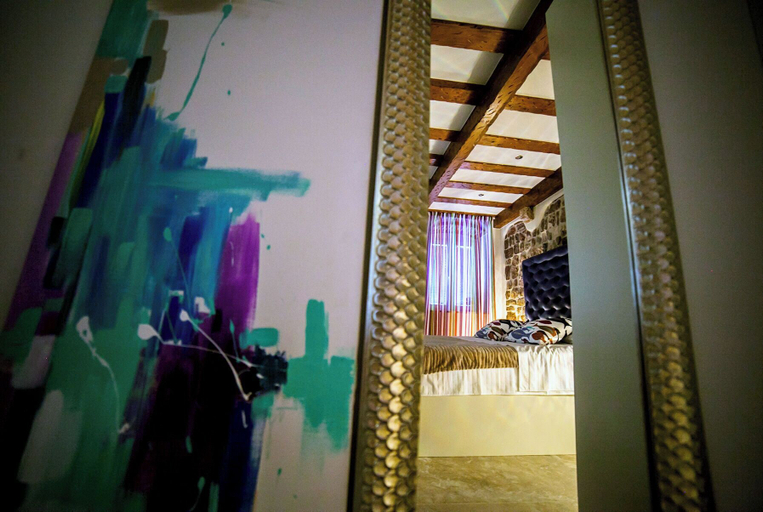 Others 3, Apartment Genius Loci, Split