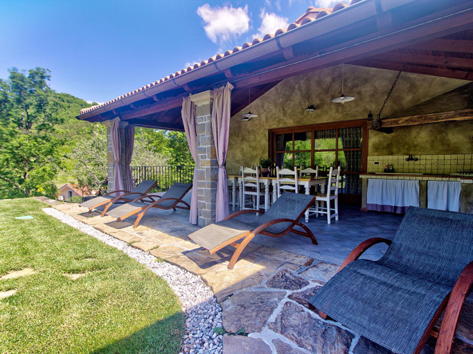 Food & Drinks, Large Apartment in Hrastovlje with Private Swimming Pool, Koper