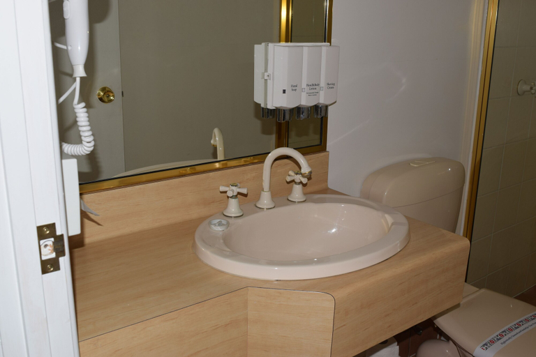 Bathroom 2, Warwick Vines Motel, Warwick - Central