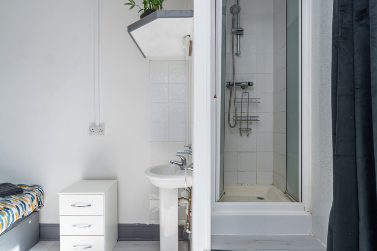 Bathroom 4, Room 1 - The Archers, Southampton