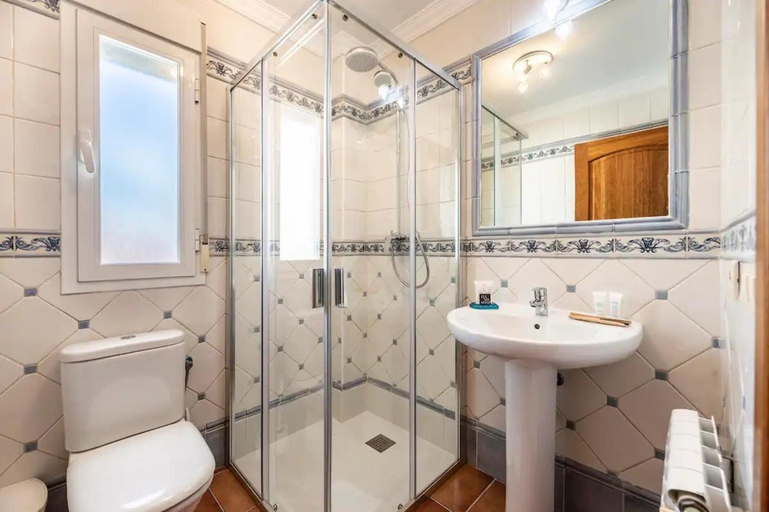 Bathroom 4, Can Pedra junto a Playa den Bossa, Baleares