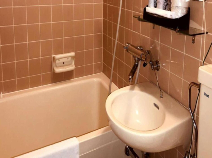 Bathroom 3, Business Hotel Kawashima, Wakayama