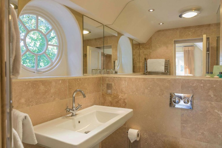 Bathroom 4, The Lincoln Hotel, Lincolnshire