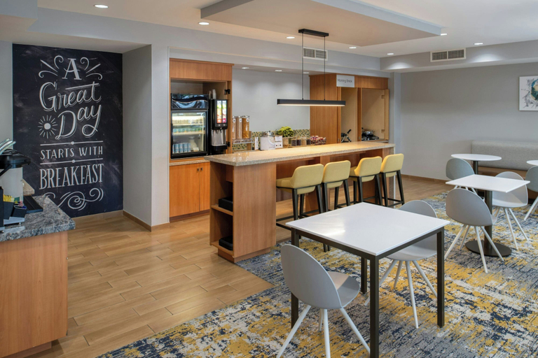 Food & Drinks 5, TownePlace Suites Redding, Shasta