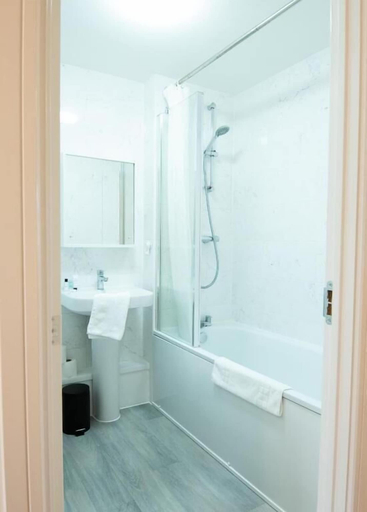 Bathroom 4, Neptune House by Guestz, Cheshire West and Chester