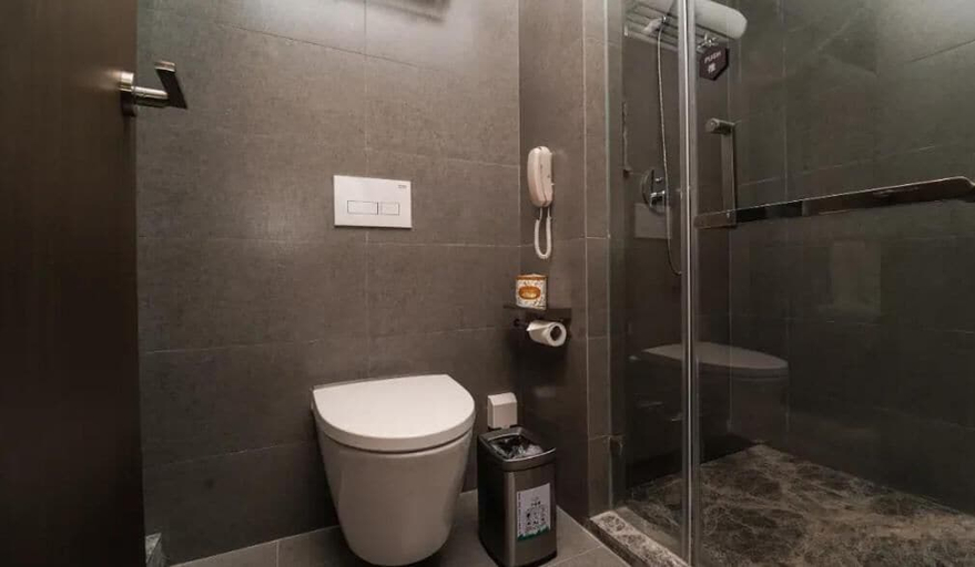 Bathroom 3, Crystal Orange Shanghai Lingang Park, Shanghai