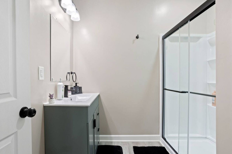 Interior 4, Modern Comfort Downtown Indy Stylish 3BR Getaway, Indianapolis