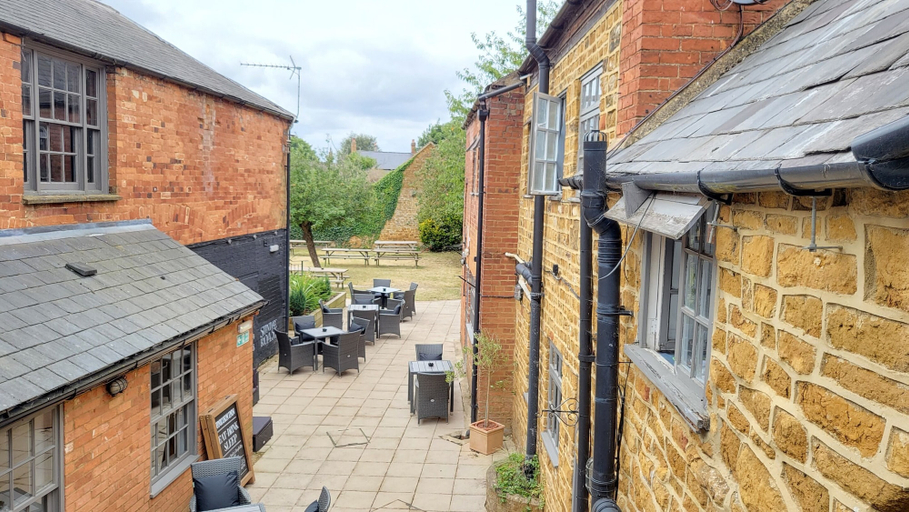 Exterior 3, Unicorn Inn, Oxfordshire