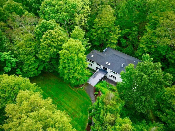 Others 5, The Harlow House, Dutchess