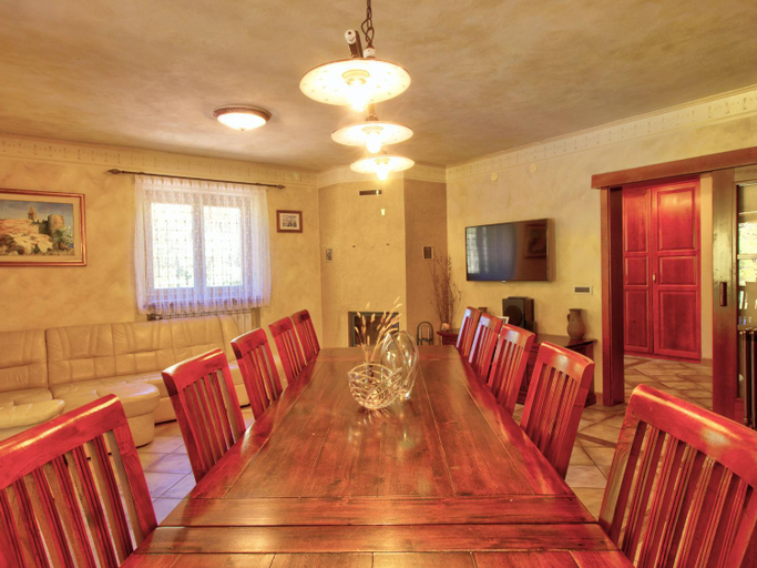 Others 5, Large Apartment in Hrastovlje with Private Swimming Pool, Koper